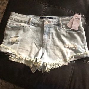 NWT size 9 Hollister low rise short-shorts.
